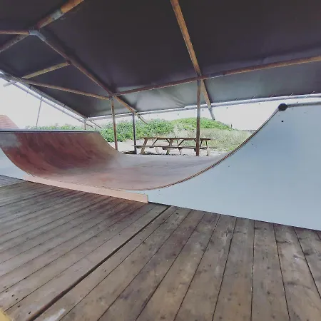 Family & Surfhostel * Petten