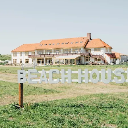 Family & Surfhostel Albergue *