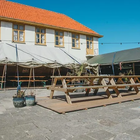 Family & Surfhostel