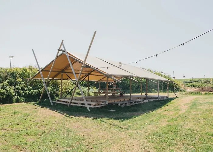 Hostel Family & Surfhostel